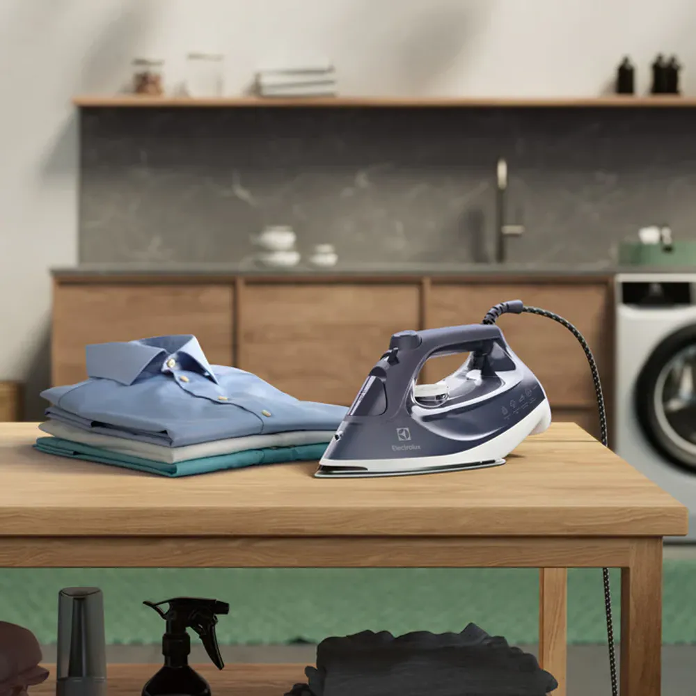 Electrolux Strykejern Steam Iron Misty Navy - E6SI1-2MN