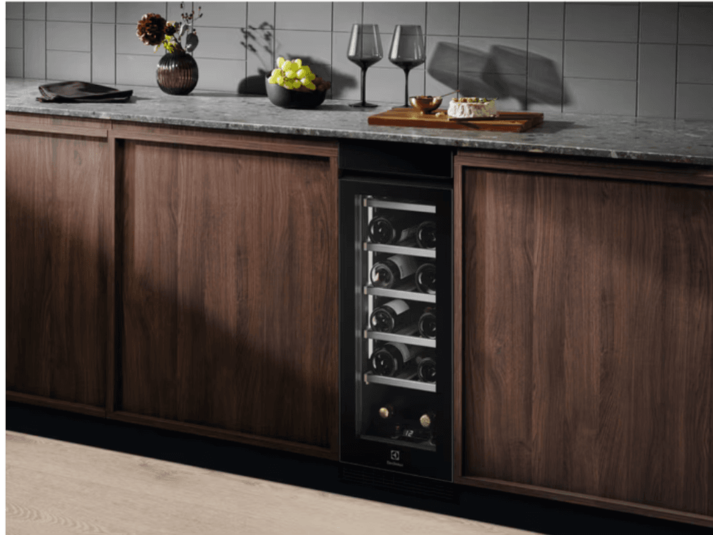 Electrolux 700 integrert vinskap 18 flasker 81.8 cm EWUS018B7B 923421260