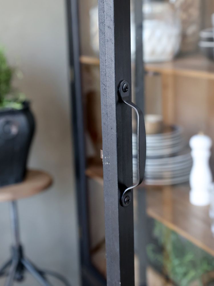 Vitrineskap med glassdører og hyller fra Chic Antique 40043324