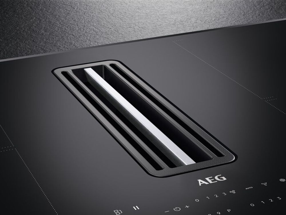 AEG Induksjonstopp med integrert ventilator 83 cm CCE84751CB